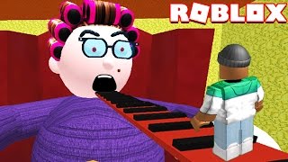 ESCAPE GRANDMA'S HOUSE IN ROBLOX (NEW UPDATE!!) screenshot 5