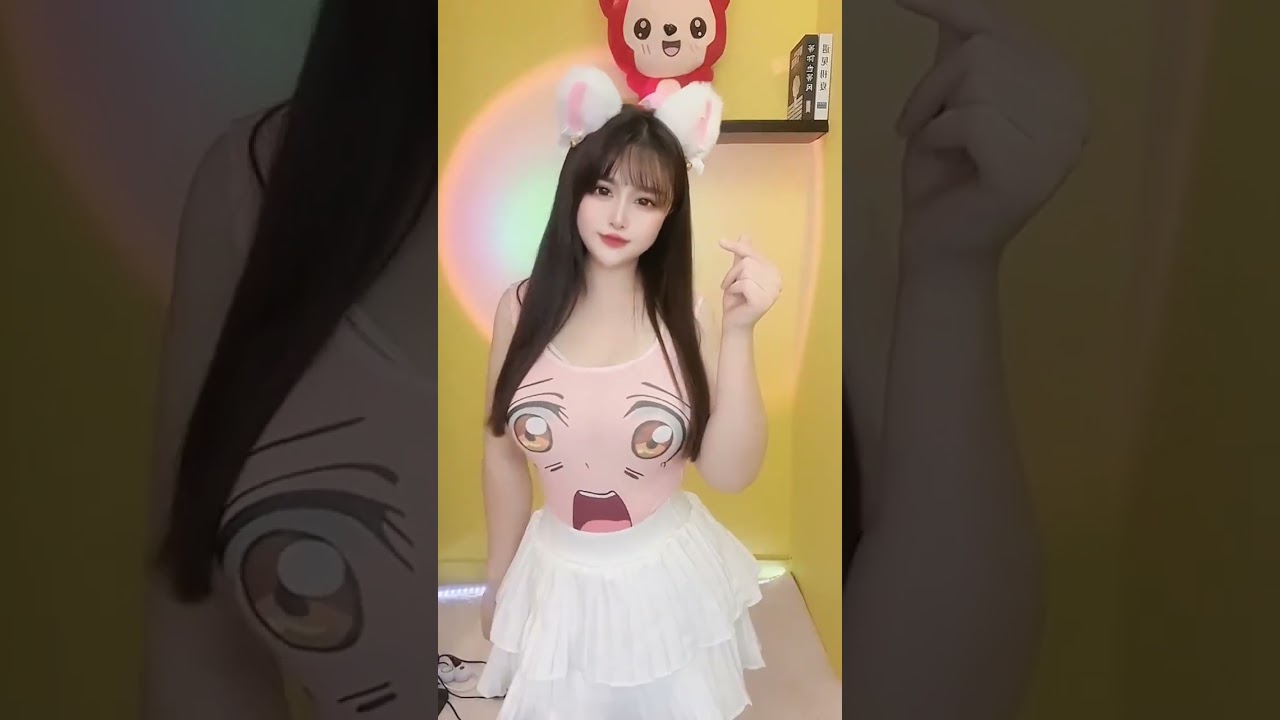 Cute Chinese tiktoker girl By EntertainingVid 