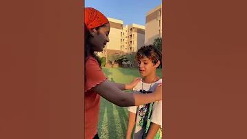 قاعد لوحدك كده سرحان انتظرو الحزاء التاني عشان في موضوع من قصة حب الطفوله 