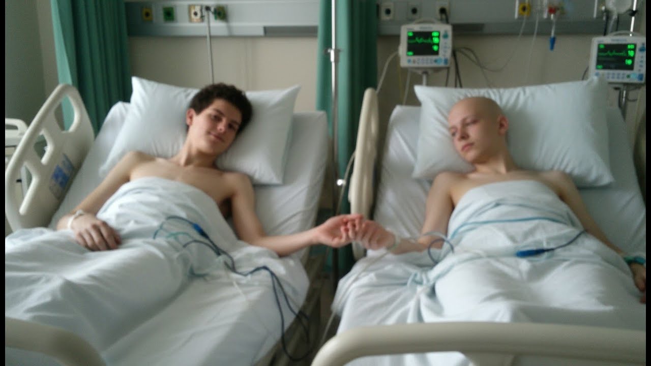 Carlo, nel suo addio, toccò un giovane che gli stava accanto e la sua vita non fu mai più la stessa