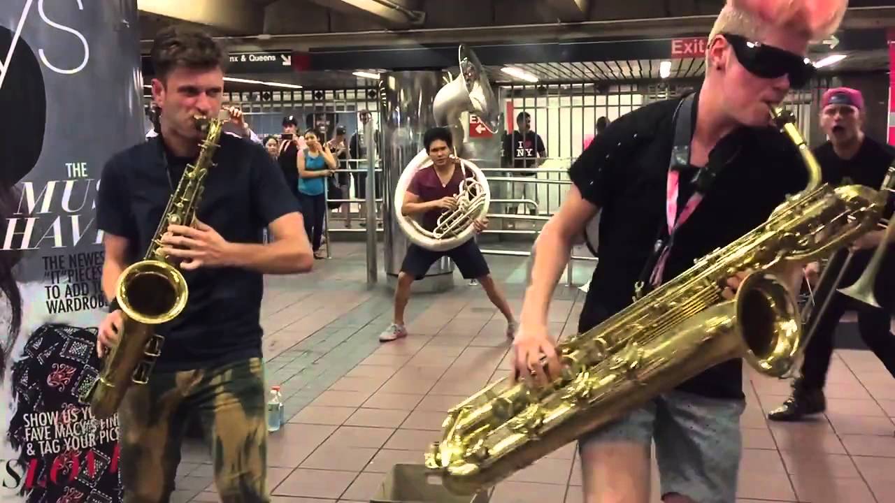 ⁣Нереальные уличные музыканты в Нью-Йоркском метро