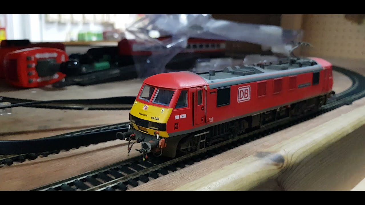 Bachmann class 90 - DB Cargo red - 90028 Sir William McAlpine - following tweaks at Squirrel rail