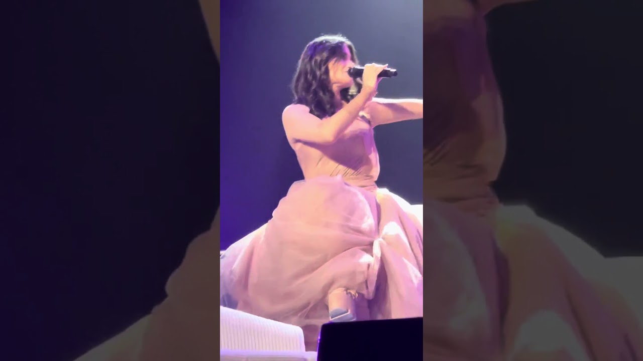 Idina Menzel in Mesa, AZ - Singing Why by Annie Lennox