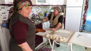 adiye Anne Ve Kezban Yenge Etli Ekmek Yaparsa 