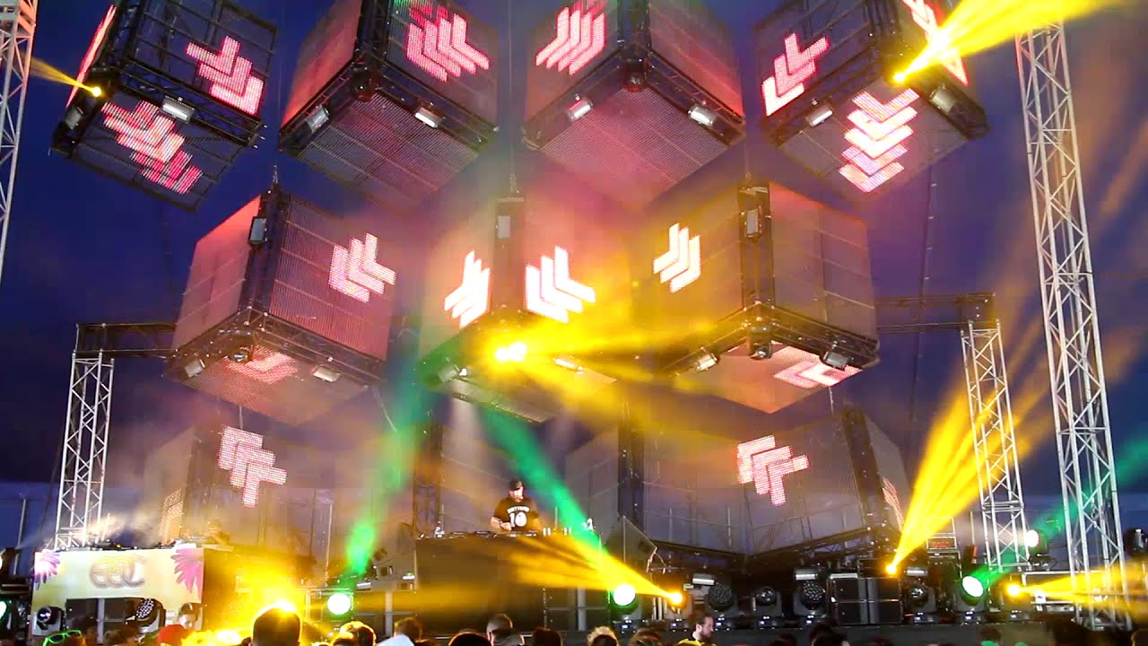 Claude VonStroke - Live at Electric Daisy Carnival UK 2015 camera iphone 8 plus apk