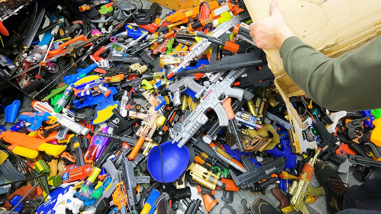 1000+ Toy Guns… The Biggest Toy Gun Arsenal Ever Built! Would You Own This!