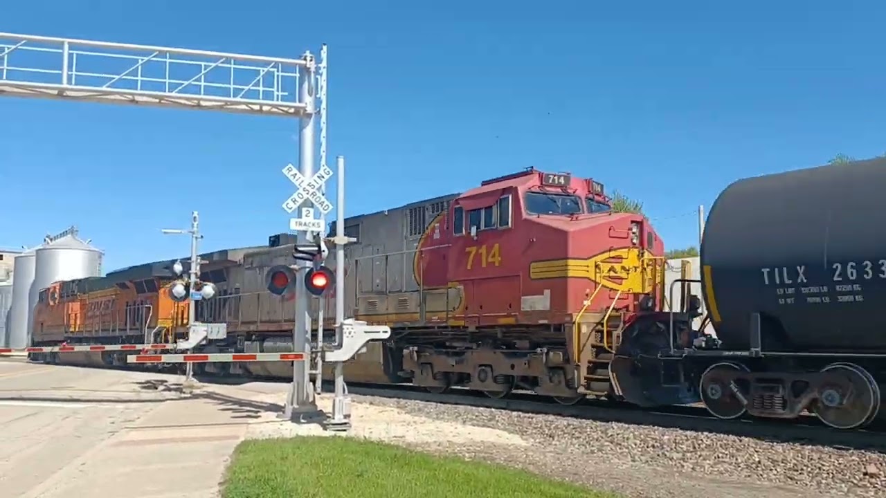 Amtrak 78 Meets BNSF 8191 in Wyanet, IL 5/6/25