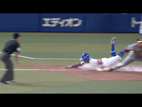 加藤翔平、気迫のヘッドスライディングで今シーズン初ヒット！ (2023/04/23)