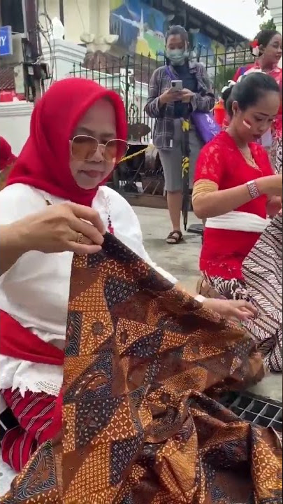 Perempuan Berkebaya Rayakan Kemerdekaan RI ke-77 di Malioboro Yogyakarta