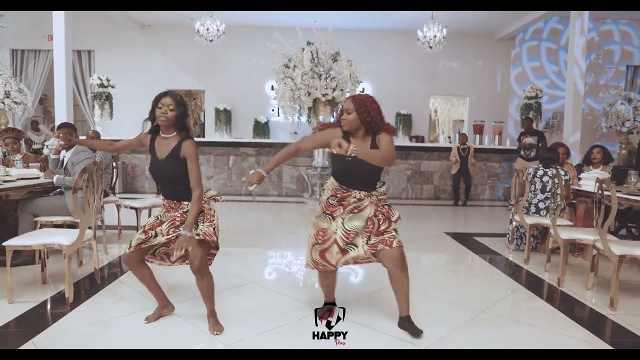 CONGOLESE KNIFE CAKE GILS ENTRANCE