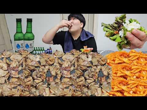 일 끝나고 <strong>샤워</strong> 후 돼지불백에 무김치랑 같이 시원한 소주 한 잔 먹방!! [ Bulgogi Mukbang ]