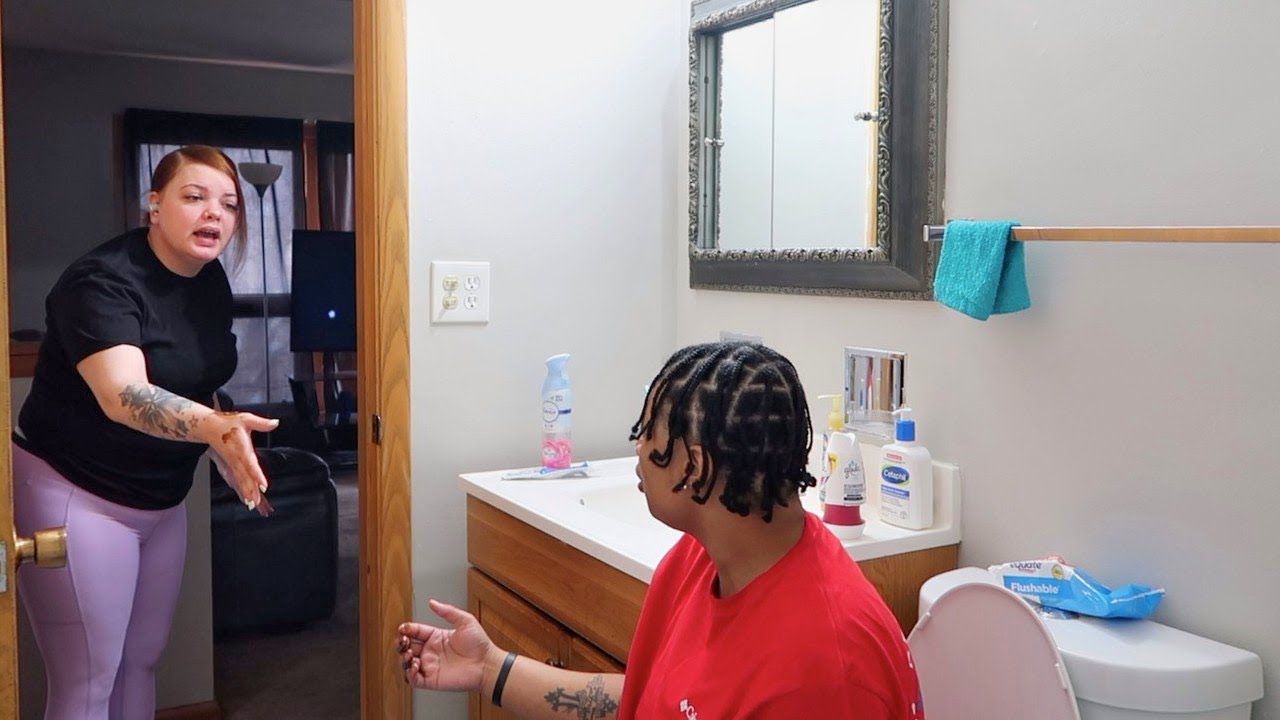 WIPING POOP ON MY GIRLFRIEND.. DIDN'T END WELL YouTube
