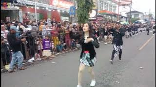 Karnaval Dampit, Peserta Nomer 15 tampil di Depan panggung kehormatan