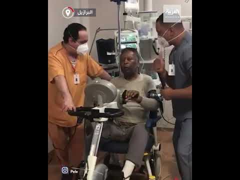 الأسطورة بيليه يمارس الرياضة