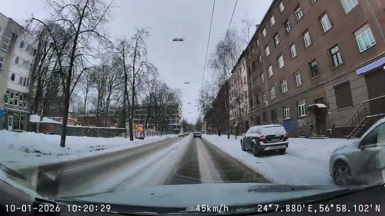 Идиот через двойную выперся перед носом. 