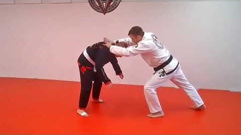 Gracie Fundamentals 5 - Guillotine Choke (Standing) - Punch Block Guard