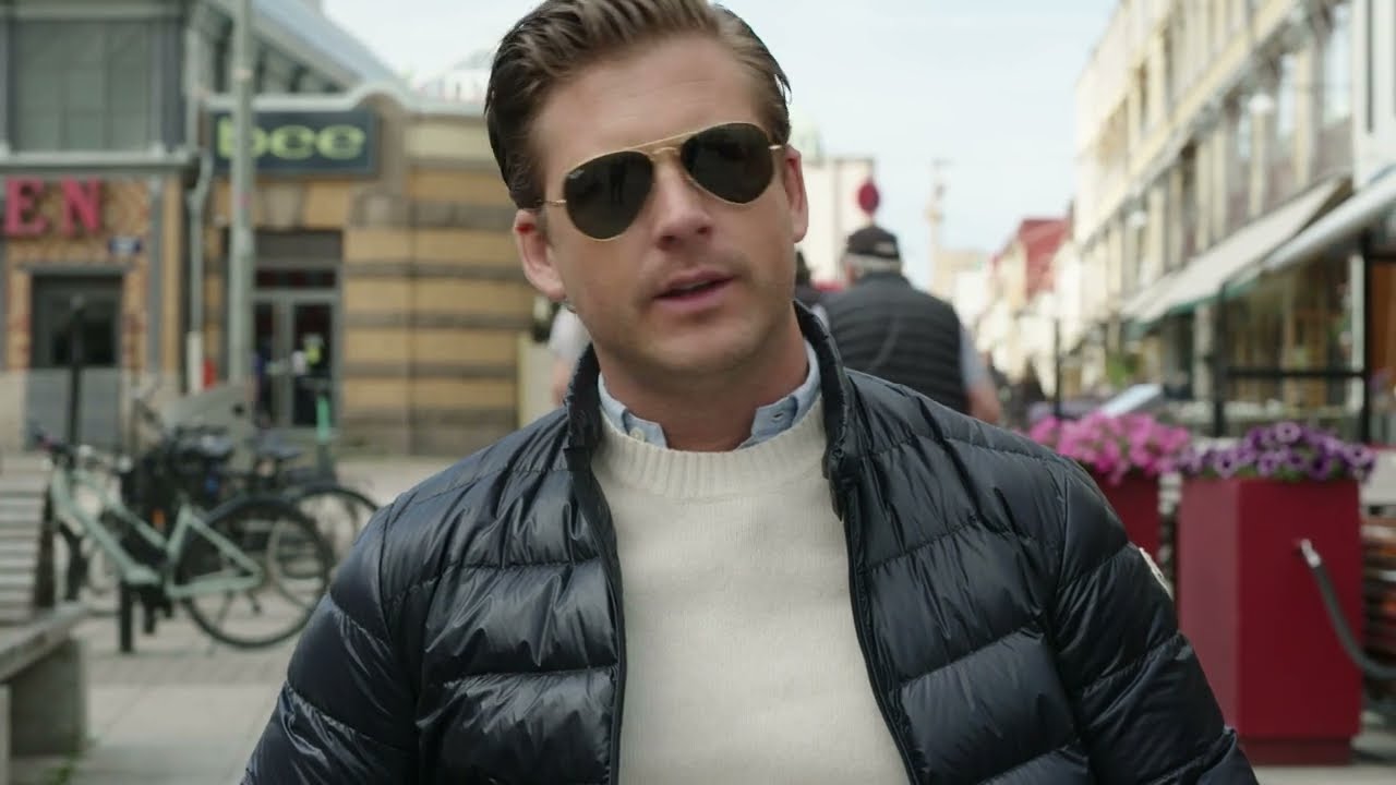 Hampus Magnusson (M) testar rullstol i Göteborg