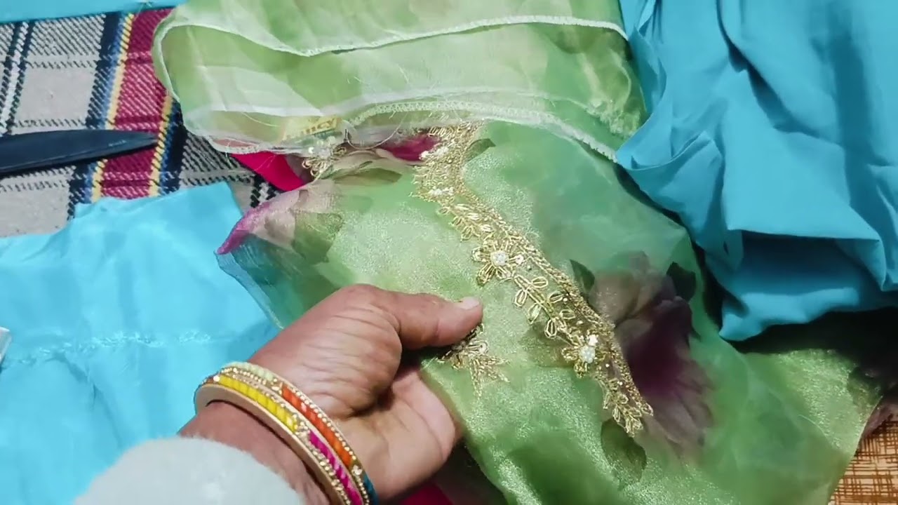 एक साथ ही इतने सुन्दर सुंदर डिजाइन के इतने सारे सूट देख कर मेरे तो होश उड़ गए।।