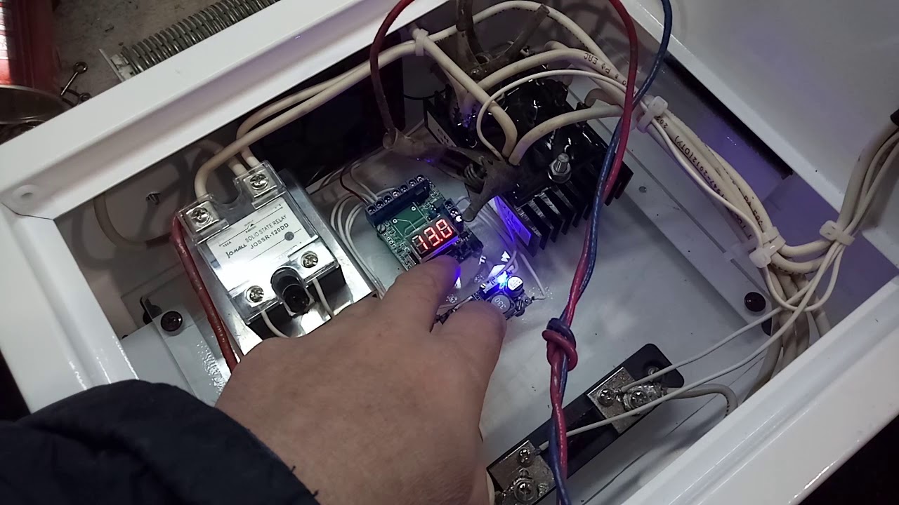Контроллер заряда для ветрогенератора (отправка в Карелию) - YouTube