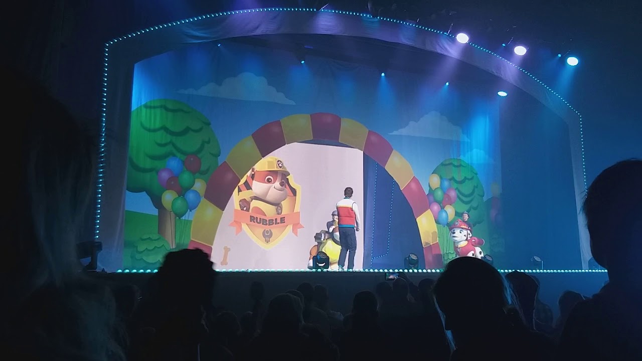 PAW Patrol LIVE RÄDDNINGSLOPPET before intro and intro in Swedish somewhere in Sweden