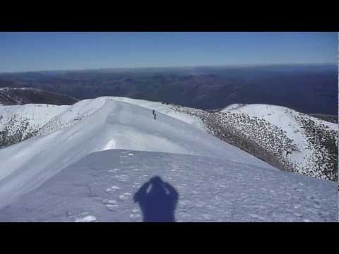 Climbing Mt Feathertop