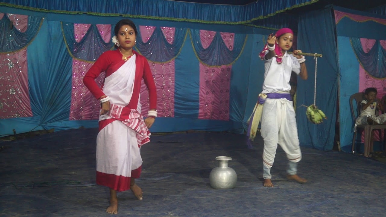 রাজবংশী ভারী নৃত্য - ভাটি হাতে আসিলেন ভারী রে।কন ভারী মোর বন্ধুয়া কেমন আছে রে । শিল্পী অর্চনা বর্মন।