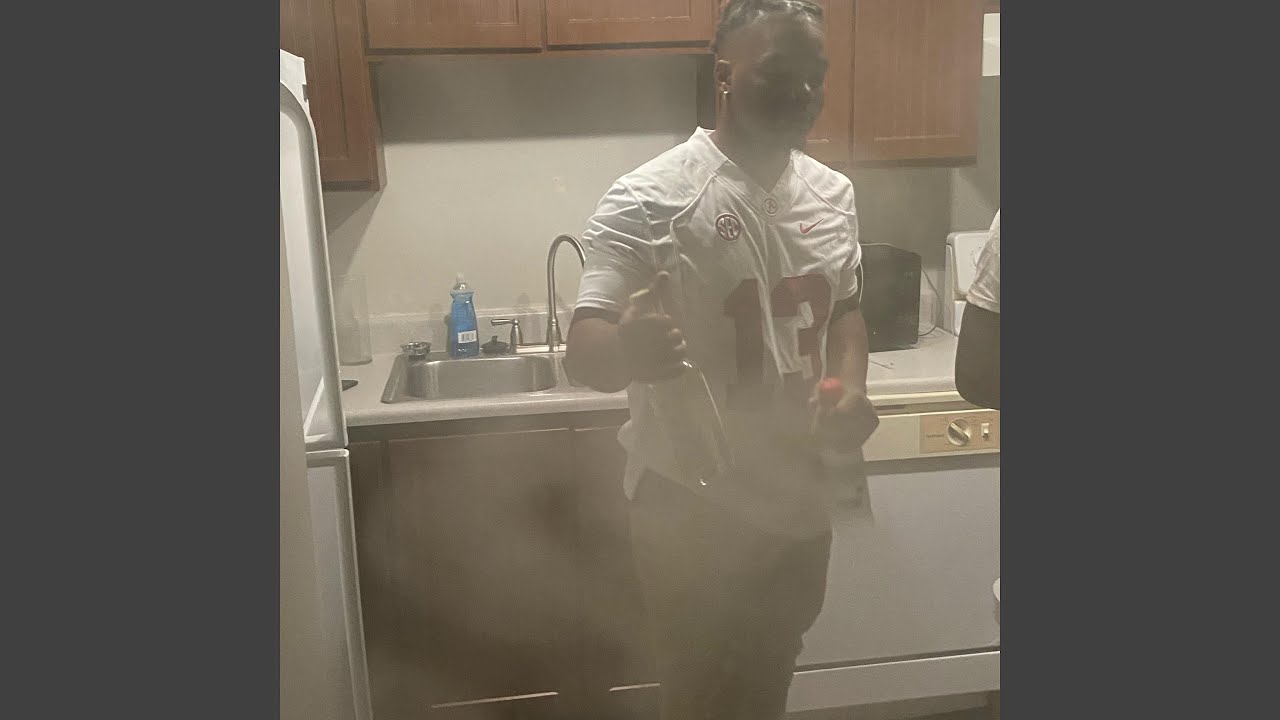 Obejrzyj 2 Mins w YouTube