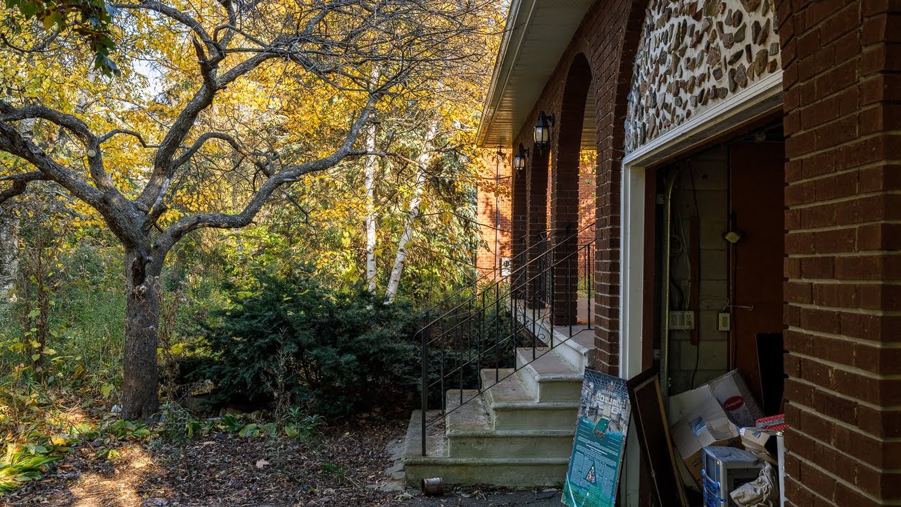 Abandoned Mid Century Back Split House That is Mostly Original!!