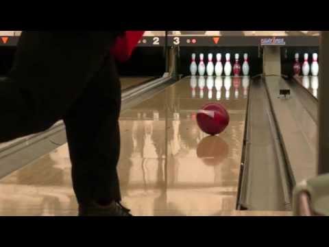 ボウリングボール情報 ドミネイトアンギュラーワン エボナイト社 その１総評 新世界佐藤１ Youtube