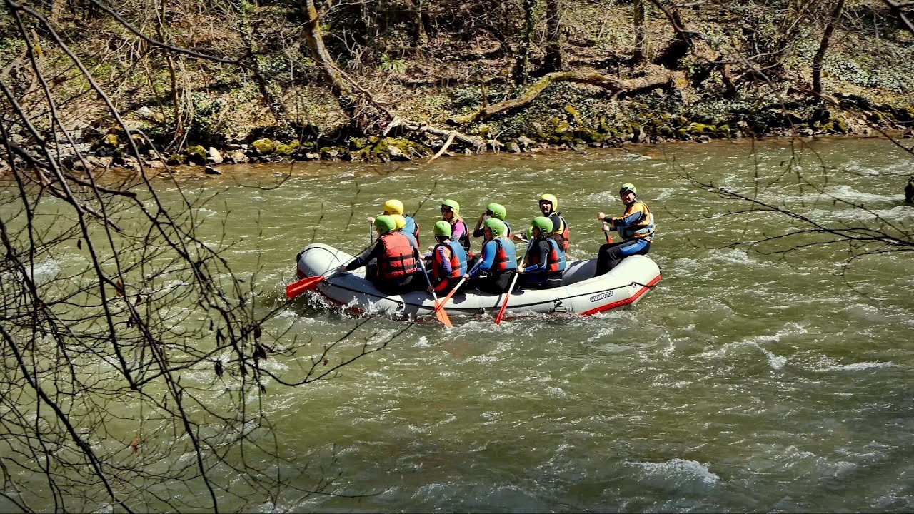 Peştera şi Cascada Vadu Crişului