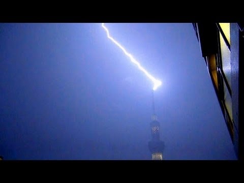 東京スカイツリーに落雷 Youtube