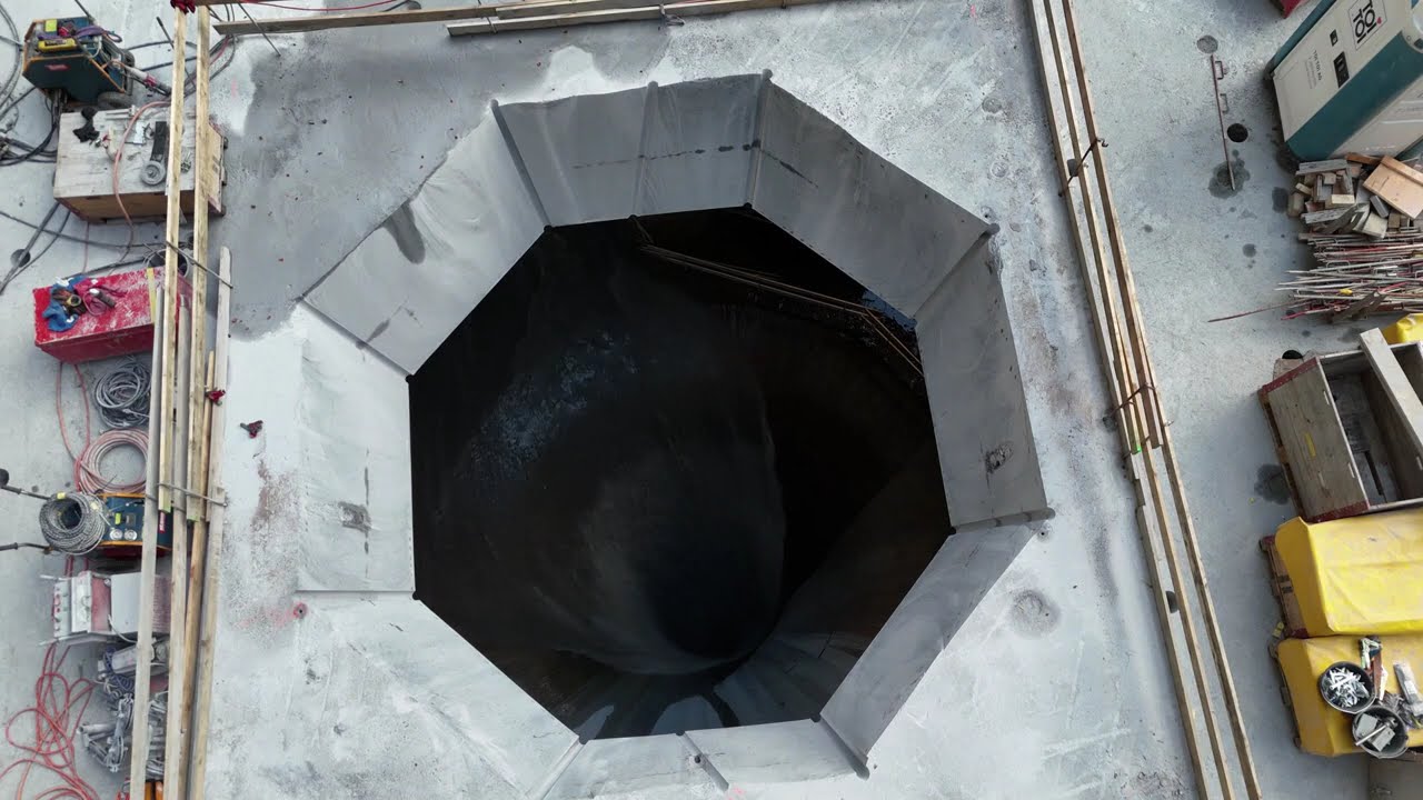 Gigerwald Stausee T1 mit Sicht ins Innere der Wasserführung