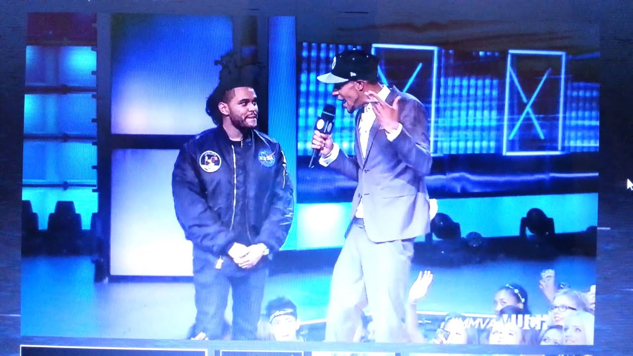 The Weeknd presenting at the 2014 MMVAs