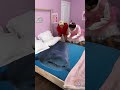 私のベッドでサメの襲撃?!🦈😱 ほとんど死にかけました!