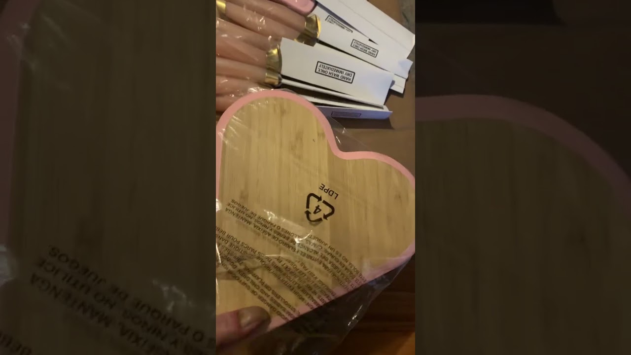 Seen on Vogue: Paris Hilton's heart-shaped Walmart knife set