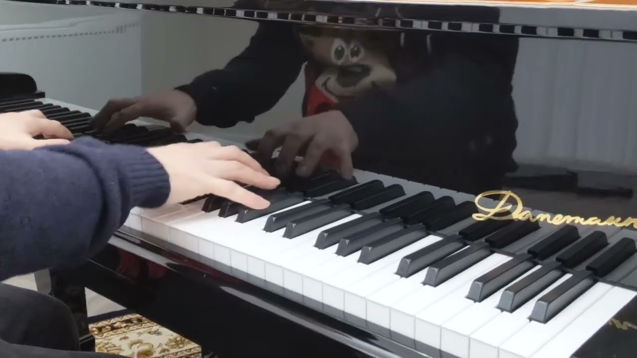 White Christmas 🎁 🎄- Matthew Richards - Danemann 160 Grand Piano 