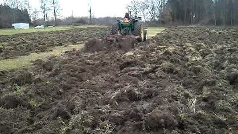 Chisel plowing with John Deere 4430 part2