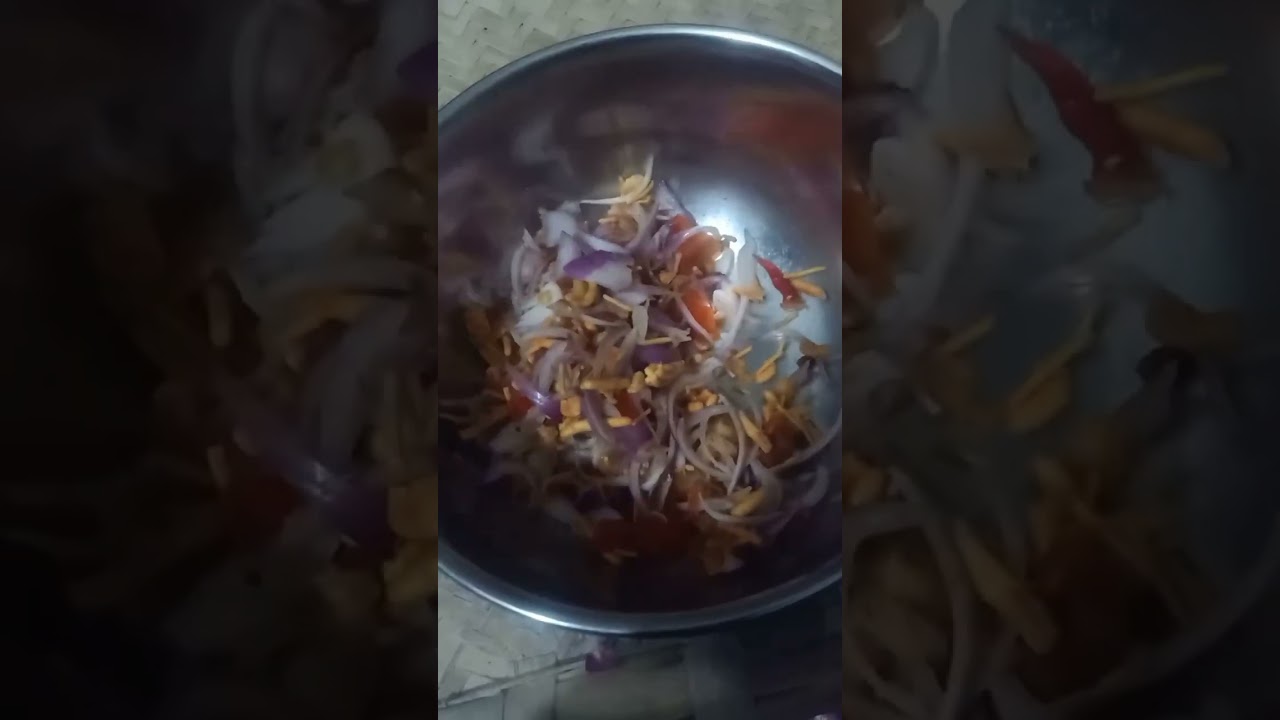 Desi bhuja paga😋🤩  mixture 1 packet Rs-10, bhuja, and onion 🧅 2, oil 2 spoon 🥣