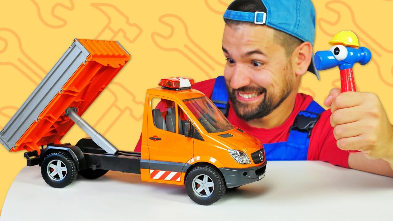 Il camion si rompe per strada! Meccanico dei giocattoli in azione!  Macchinine per bambini - YouTube