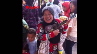 Kabar Terbaru | Ngamen lagi di Pasar | Pengamen Ibu Sri yang pernah masuk di Prog Hitam Putih!!