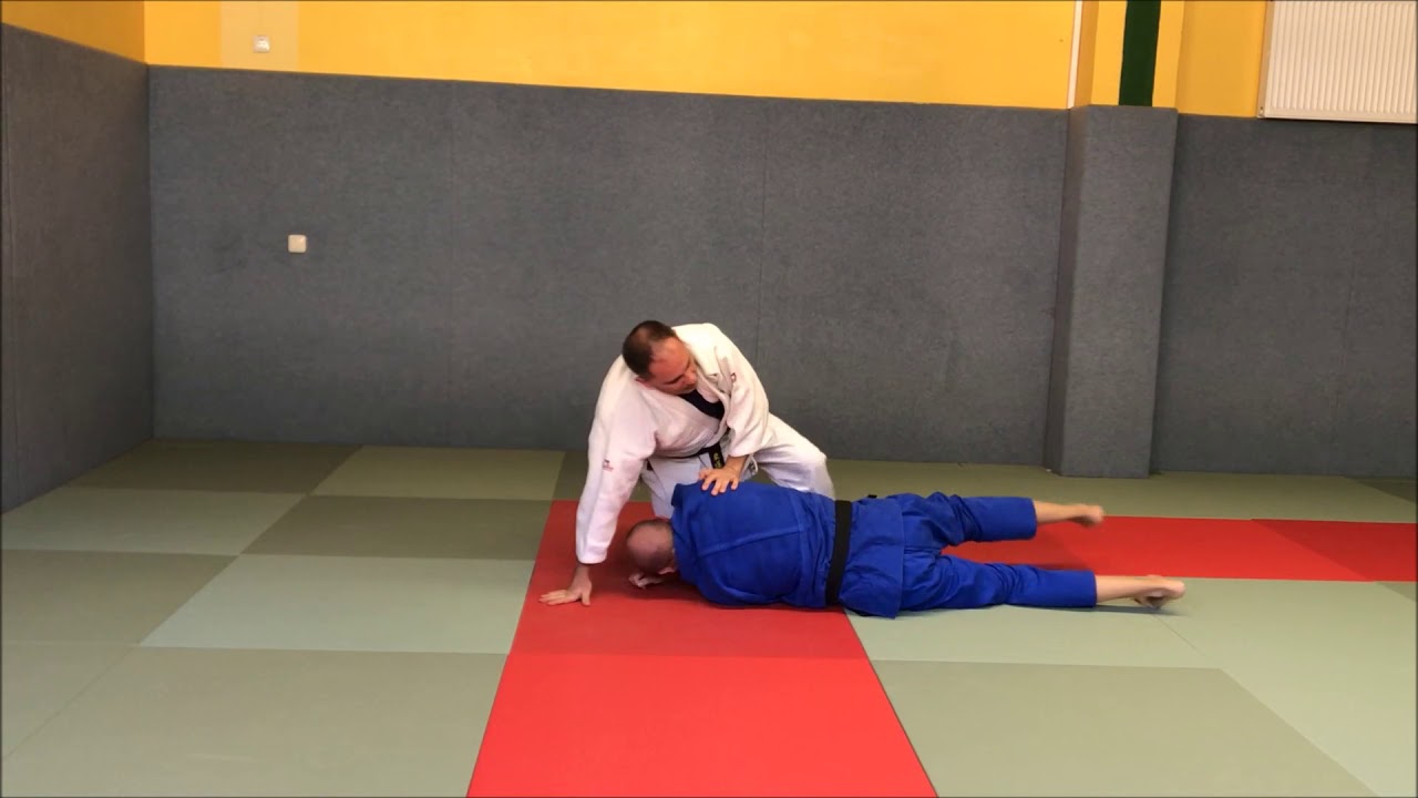 5 Angriffe gegen die Verteidigungsstellung Bauchlage im Judo