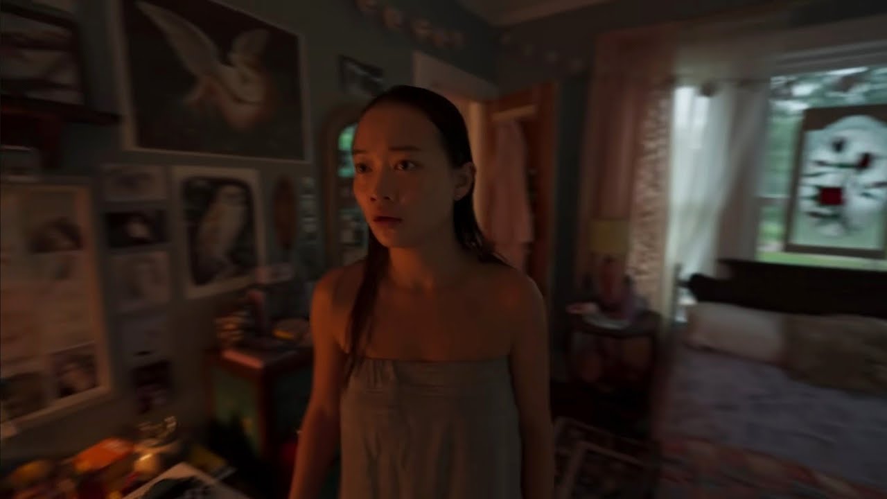 بينقلوا بيت جديد فبتكتشف إن في روح موجودة في دولابها وبتراقبها