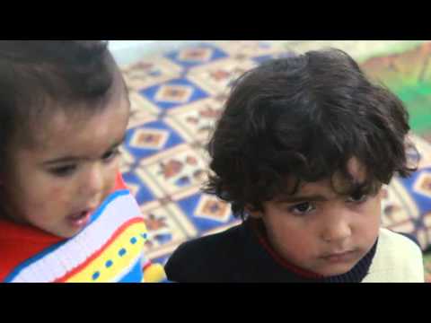 عائلة مشردة تسكن في مدينة رفح جنوب قطاع غزة أين أهل الخير