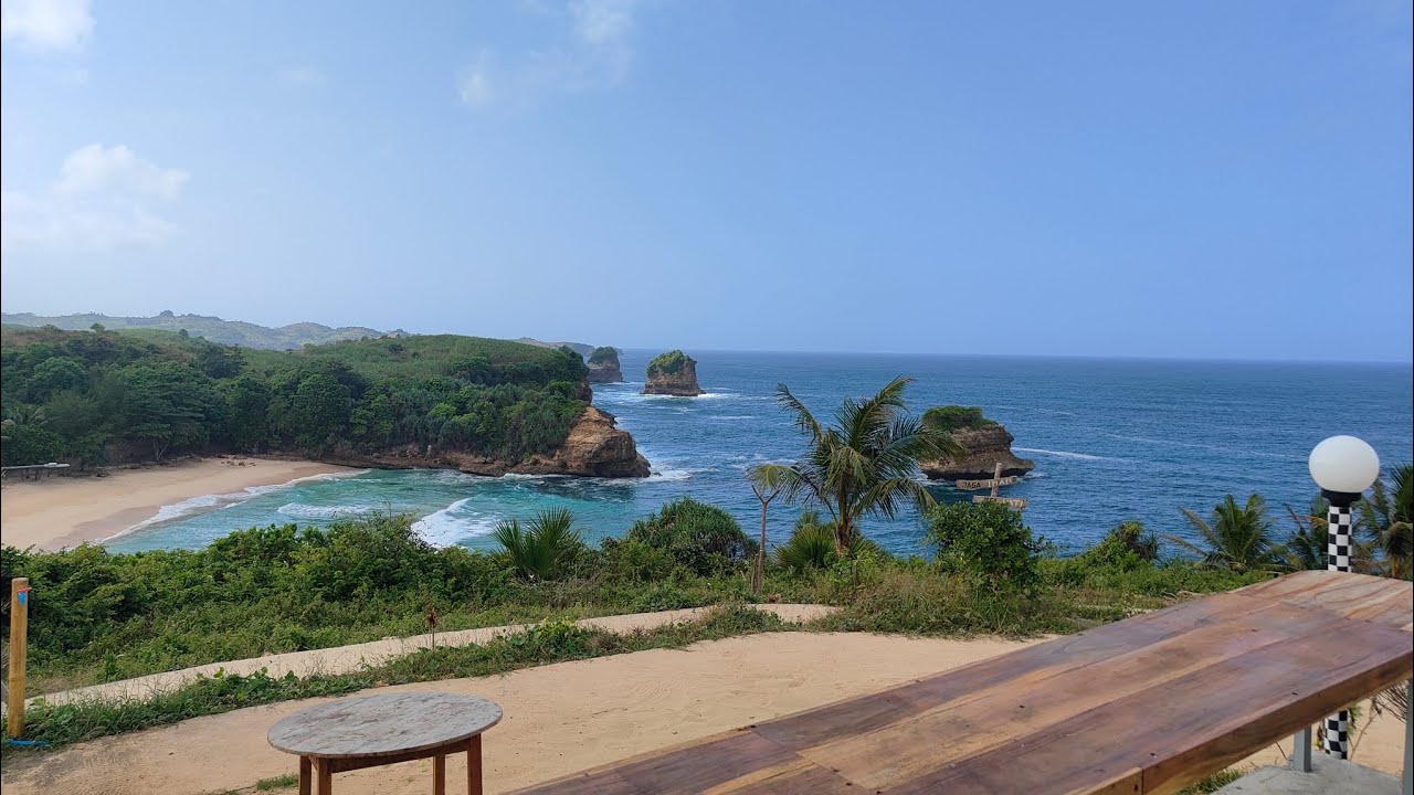 Keindahan Pantai Pudak Blitar, dilihat dari Atas bukit