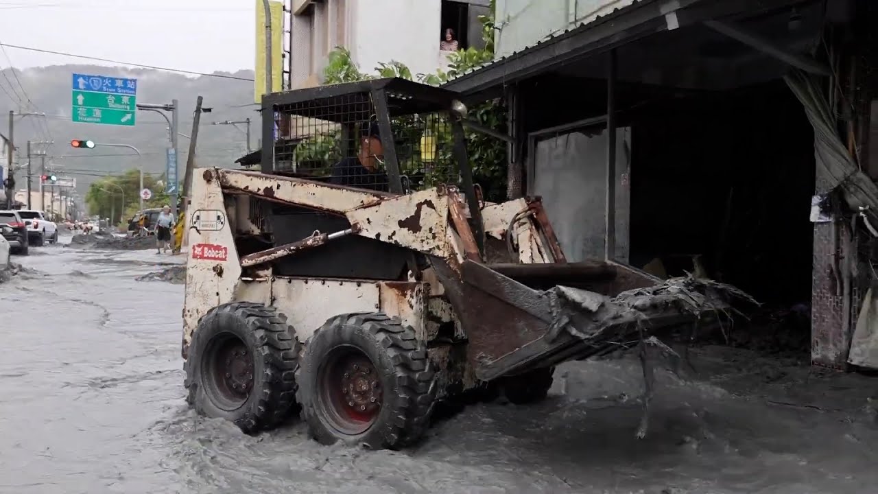Hualien township cleans up after floods
