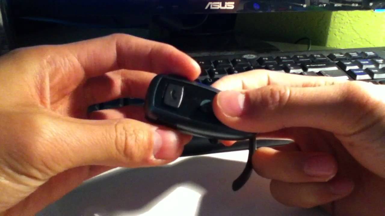 Motorola H350 Bluetooth Headset Review and the LG HBM-235 Bluetooth Headset - YouTube