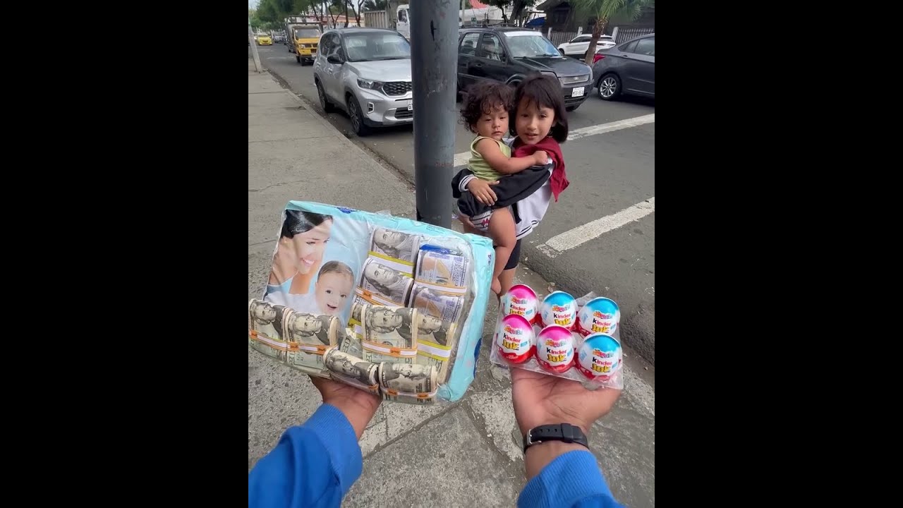 Millonario regala pañales de dinero a Chica trabajadora desesperada por su hijita en navidad