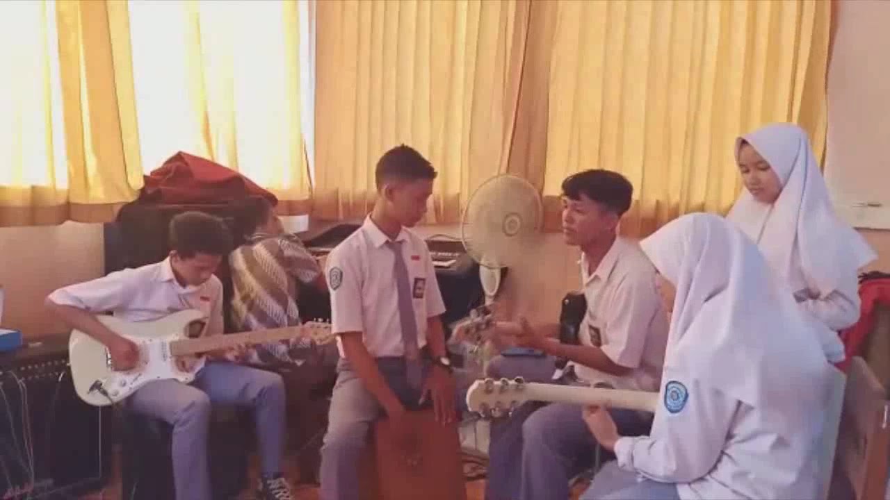 Mencari Alasan (cover) - Akustik SMK Muhammadiyah Magelang - YouTube
