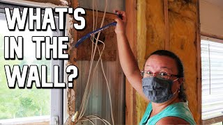 TEARING APART THE LIVING ROOM WALLS - Mobile Home Renovation