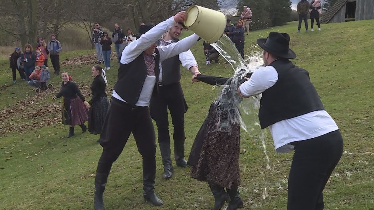 Myslíte, že oblievačka sa už nenosí? To ste určite neboli v skanzene